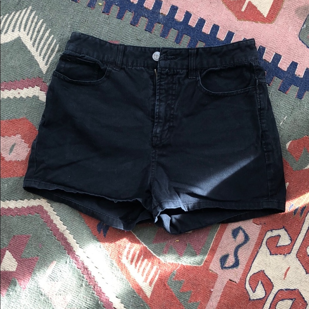 Aritzia Talula black high rise shorts
